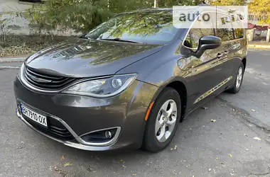 Chrysler Pacifica 2017 - пробег 157 тыс. км