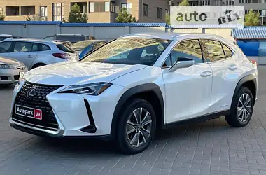 Lexus UX 2021 - пробіг 16 тис. км