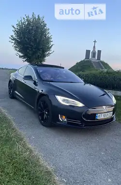 Tesla Model S 2013 - пробег 201 тыс. км