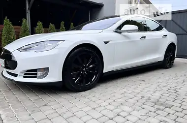 Tesla Model S 2015 - пробіг 81 тис. км