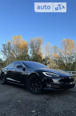 Tesla Model S 2018 - пробіг 105 тис. км