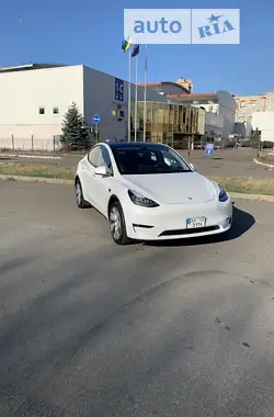 Tesla Model Y 2022 - пробіг 20 тис. км