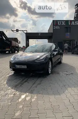 Tesla Model 3 2019 - пробіг 80 тис. км