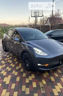 Tesla Model Y 2022 - пробіг 26 тис. км