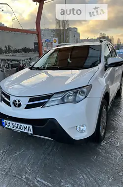 Toyota RAV4 2015 - пробег 198 тыс. км