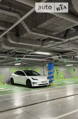 Tesla Model 3 2020 - пробег 65 тыс. км
