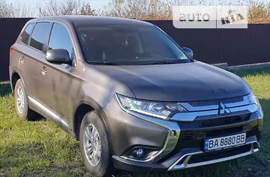 Mitsubishi Outlander 2019 - пробіг 12 тис. км