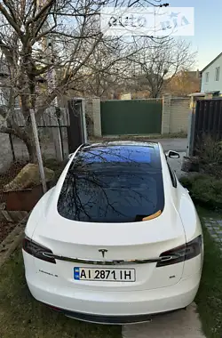 Tesla Model S 2013 - пробег 182 тыс. км