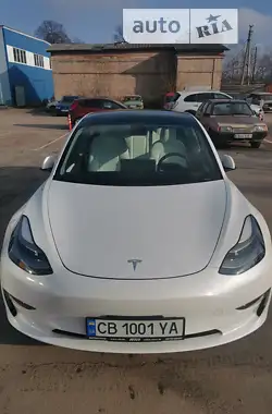 Tesla Model 3 2021 - пробіг 28 тис. км