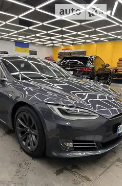 Tesla Model S 2020 - пробіг 22 тис. км