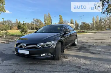 Volkswagen Passat 2017 - пробіг 124 тис. км