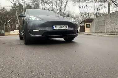 Tesla Model Y 2022 - пробіг 10 тис. км
