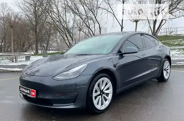 Tesla Model 3  2022 - пробіг 2 тис. км