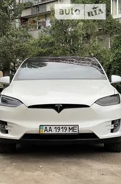 Tesla Model X 2017 - пробіг 53 тис. км