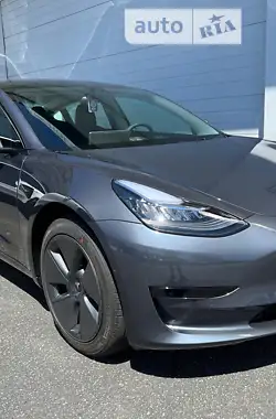 Tesla Model 3  2021 - пробіг 14 тис. км