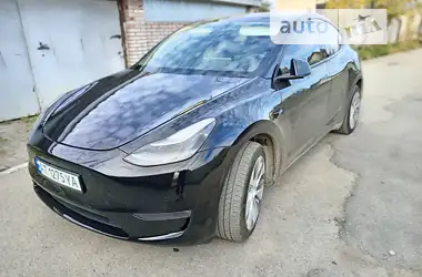 Tesla Model Y 2022 - пробіг 10 тис. км