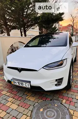 Tesla Model X 2018 - пробіг 57 тис. км
