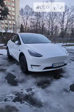 Tesla Model Y 2022 - пробіг 4 тис. км