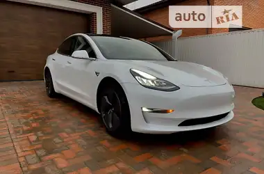 Tesla Model 3 2019 - пробіг 31 тис. км