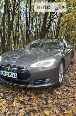 Tesla Model S 2015 - пробіг 192 тис. км