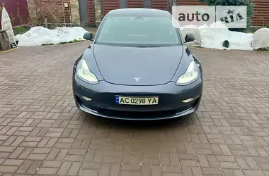 Tesla Model 3 2021 - пробіг 9 тис. км