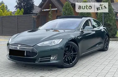 Tesla Model S 2014 - пробег 140 тыс. км