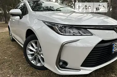 Toyota Corolla 2022 - пробіг 5 тис. км