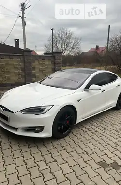 Tesla Model S 2014 - пробег 147 тыс. км