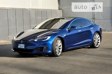 Tesla Model S 2016 - пробіг 86 тис. км