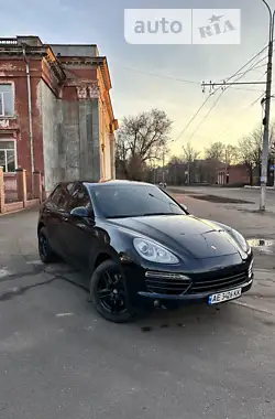 Porsche Cayenne 2012 - пробег 235 тыс. км