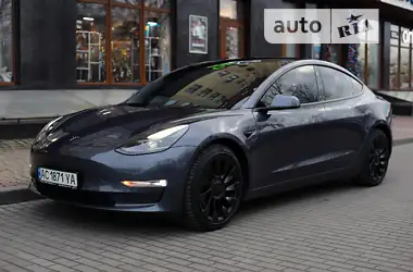 Tesla Model 3 2022 - пробіг 35 тис. км