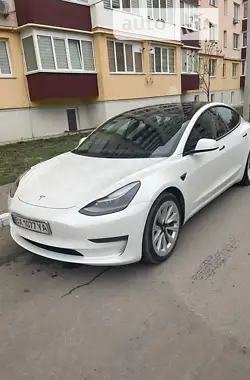 Tesla Model 3 2021 - пробіг 24 тис. км