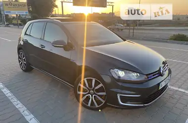 Volkswagen Golf GTE 2015 - пробег 232 тыс. км