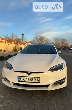 Tesla Model S 2018 - пробіг 159 тис. км