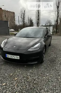 Tesla Model 3 2020 - пробег 32 тыс. км