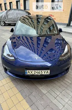 Tesla Model 3 2022 - пробіг 12 тис. км