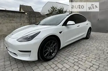 Tesla Model 3  2022 - пробіг 33 тис. км