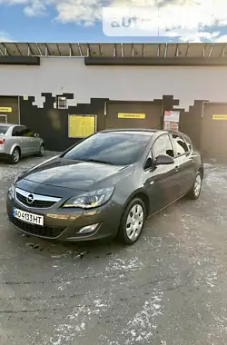 Opel Astra 2010 - пробіг 204 тис. км