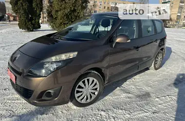 Renault Grand Scenic 2010 - пробіг 240 тис. км