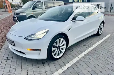 Tesla Model 3 2020 - пробіг 17 тис. км