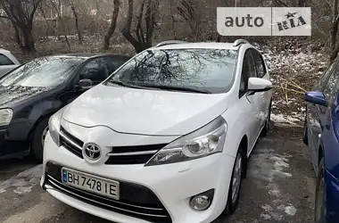 Toyota Verso 2013 - пробег 241 тыс. км