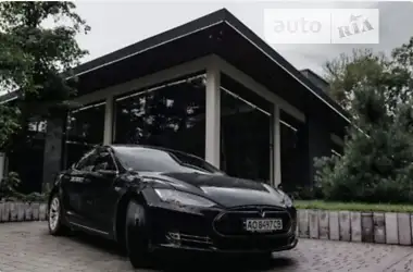 Tesla Model S 2014 - пробіг 252 тис. км