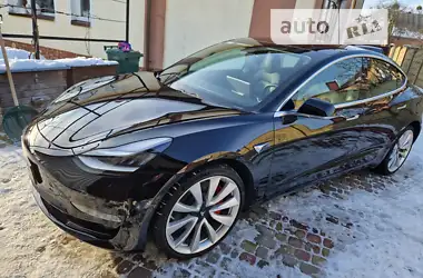 Tesla Model 3 2018 - пробіг 72 тис. км
