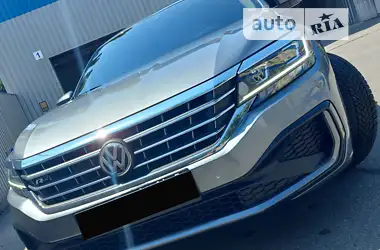Volkswagen Passat  2020 - пробіг 25 тис. км
