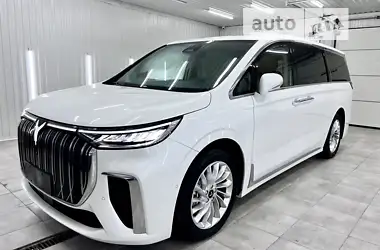 Voyah Dreamer Executive AWD 2022 - пробег 1 тыс. км