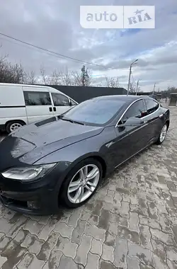 Tesla Model S 2015 - пробіг 124 тис. км