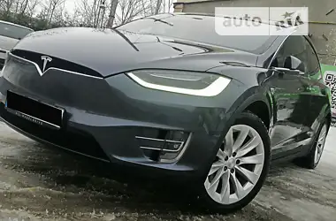 Tesla Model X 2017 - пробіг 111 тис. км