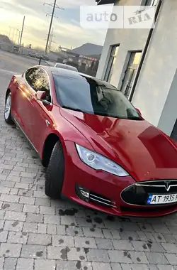 Tesla Model S 2015 - пробіг 110 тис. км