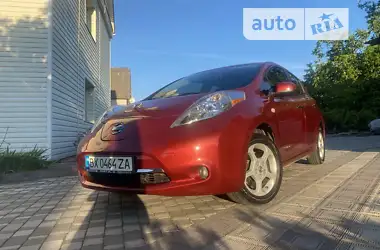 Nissan Leaf 2015 - пробег 90 тыс. км