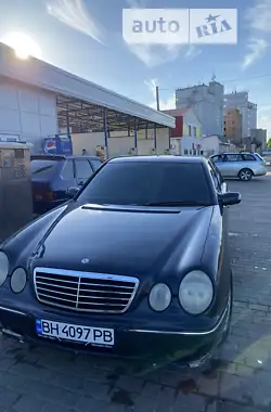 Mercedes-Benz E-Class 2000 - пробег 240 тыс. км